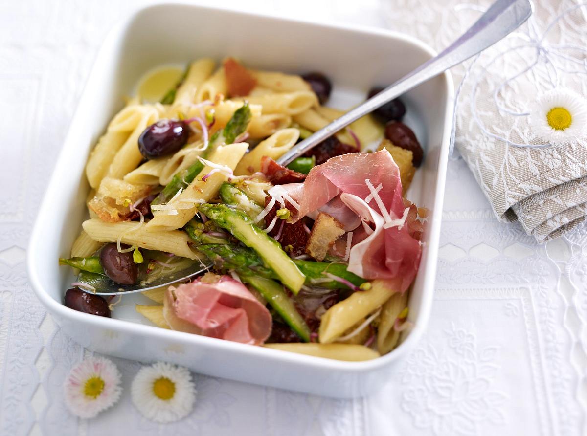 Penne-Spargel-Salat mit Parmaschinken Rezept