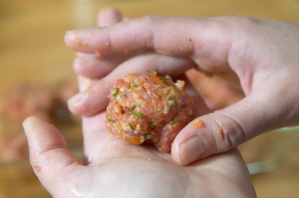 Pergedel Asia-Frikadellen mit Soße Rezept Pergedel Asia-Frikadellen mit Soße Rezept