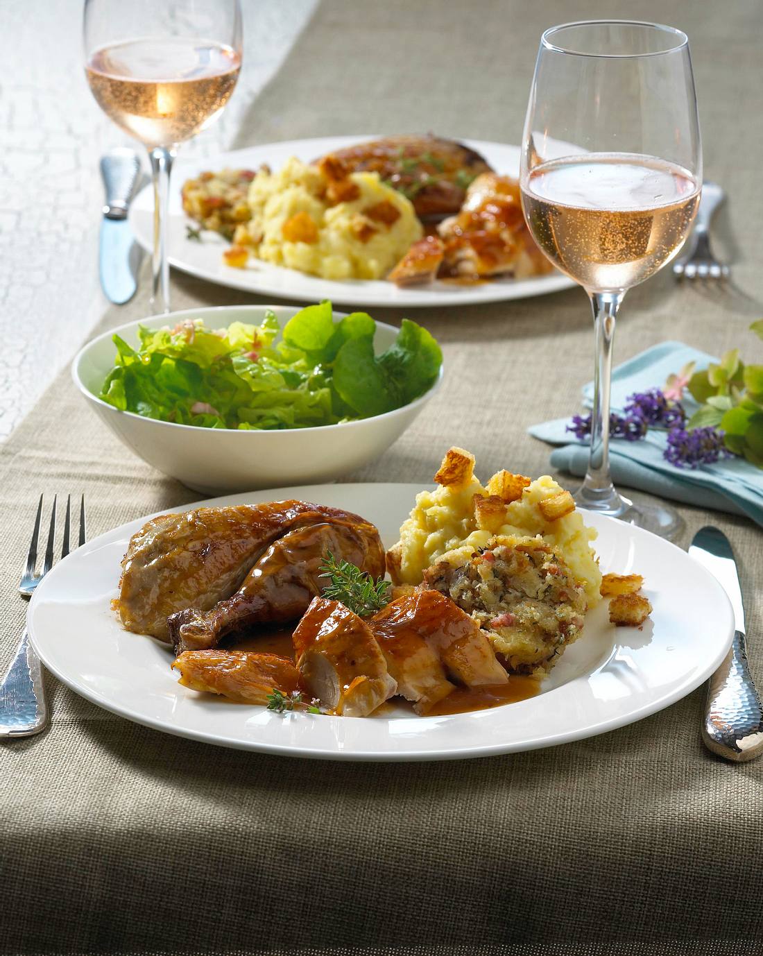 Perlhuhn mit Brioche-Füllung Rezept | LECKER