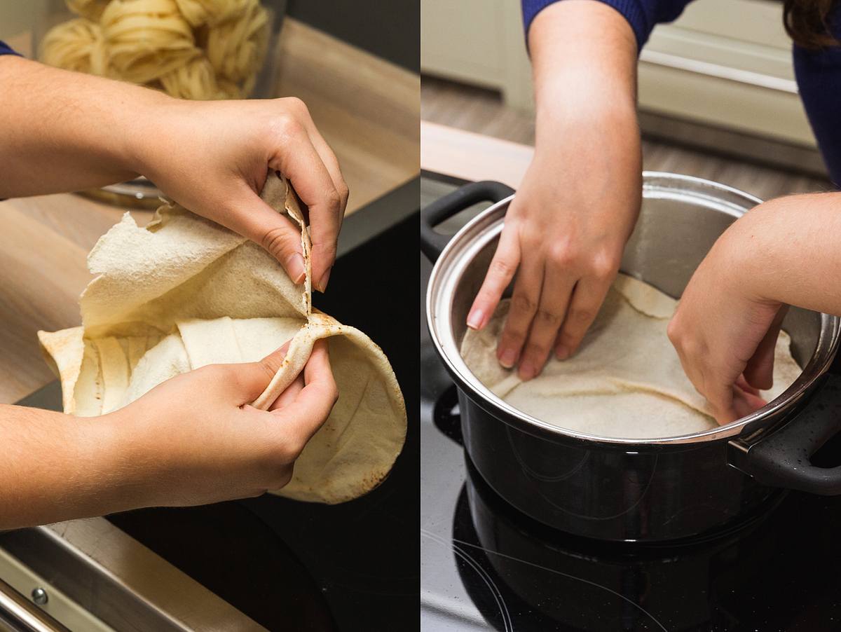 Rundes Lavasch-Brot wird zu zwei runden Hälften getrennt und eine davon in den Topf gelegt
