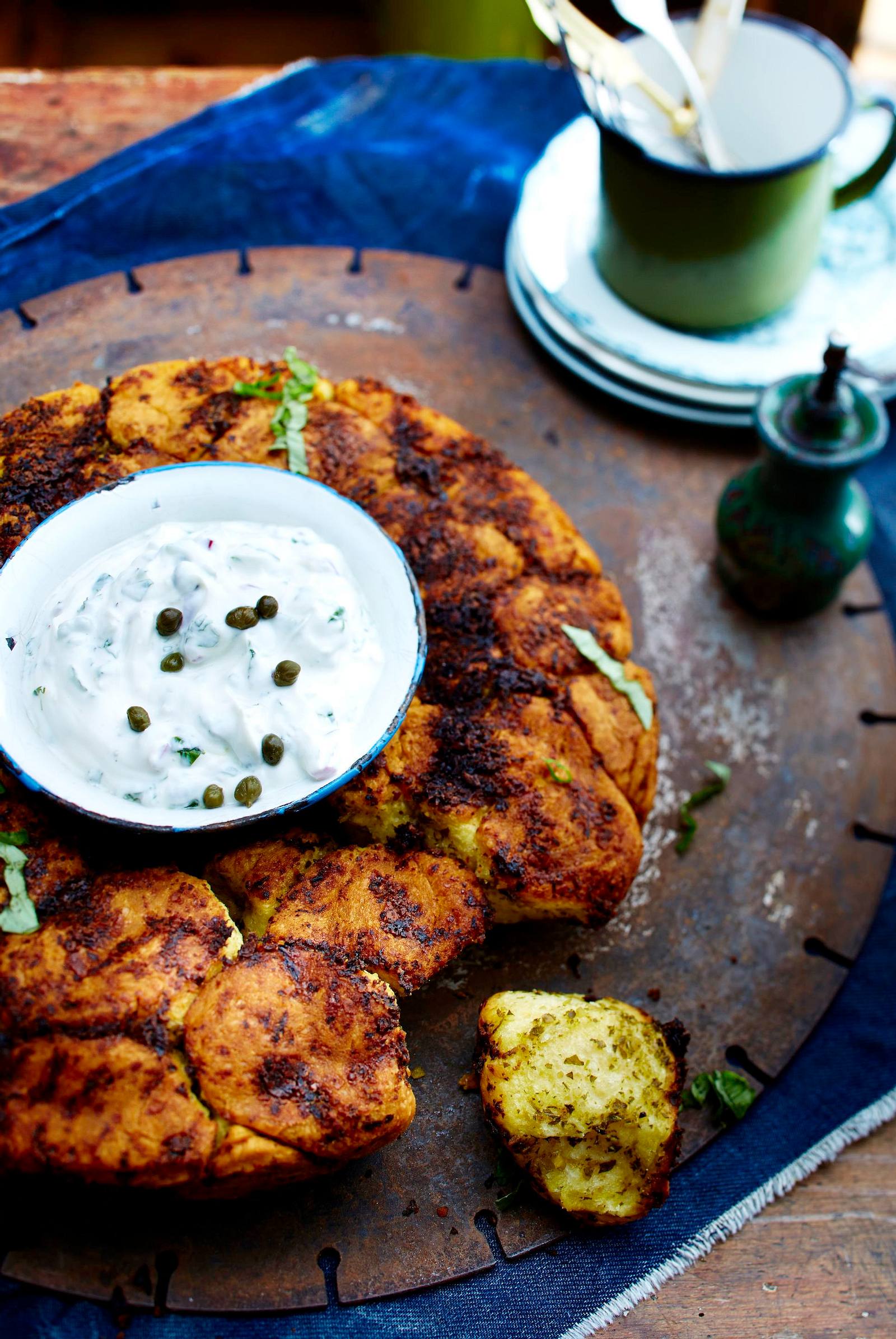 PestoMonkeyBread mit Kräuterquark Rezept LECKER
