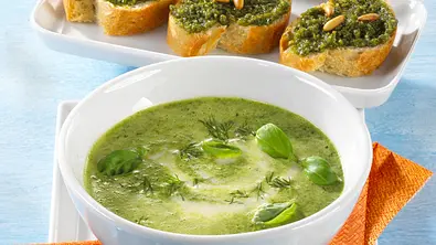 Pesto-Schaumsuppe Rezept - Foto: LECKER @ Bauer Media Group
