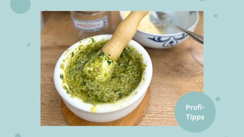 Grünes Pesto aus dem Mörser - Foto: LECKER.de/Nicole Molitor