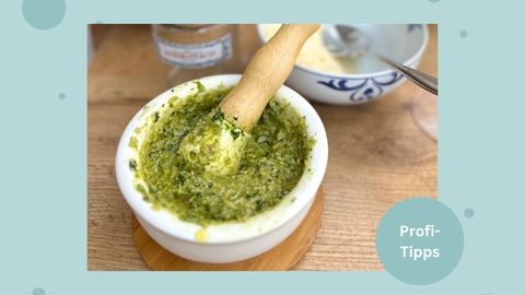 Grünes Pesto aus dem Mörser - Foto: LECKER.de/Nicole Molitor