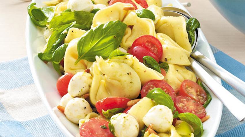 Pesto-Tortellinisalat alla caprese Rezept - Foto: House of Food / Bauer Food Experts KG