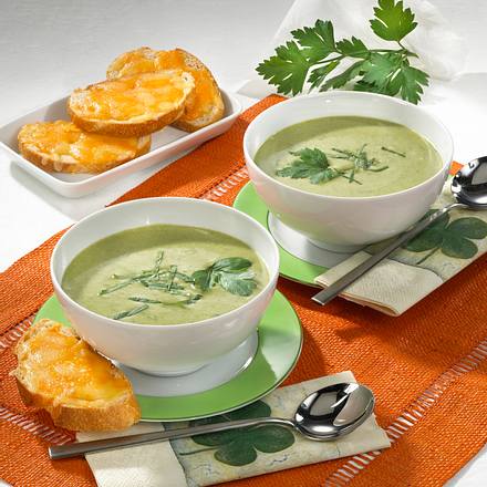 Petersilien-Creme-Suppe mit Käse-Baguette Rezept Petersilien-Creme-Suppe mit Käse-Baguette Rezept