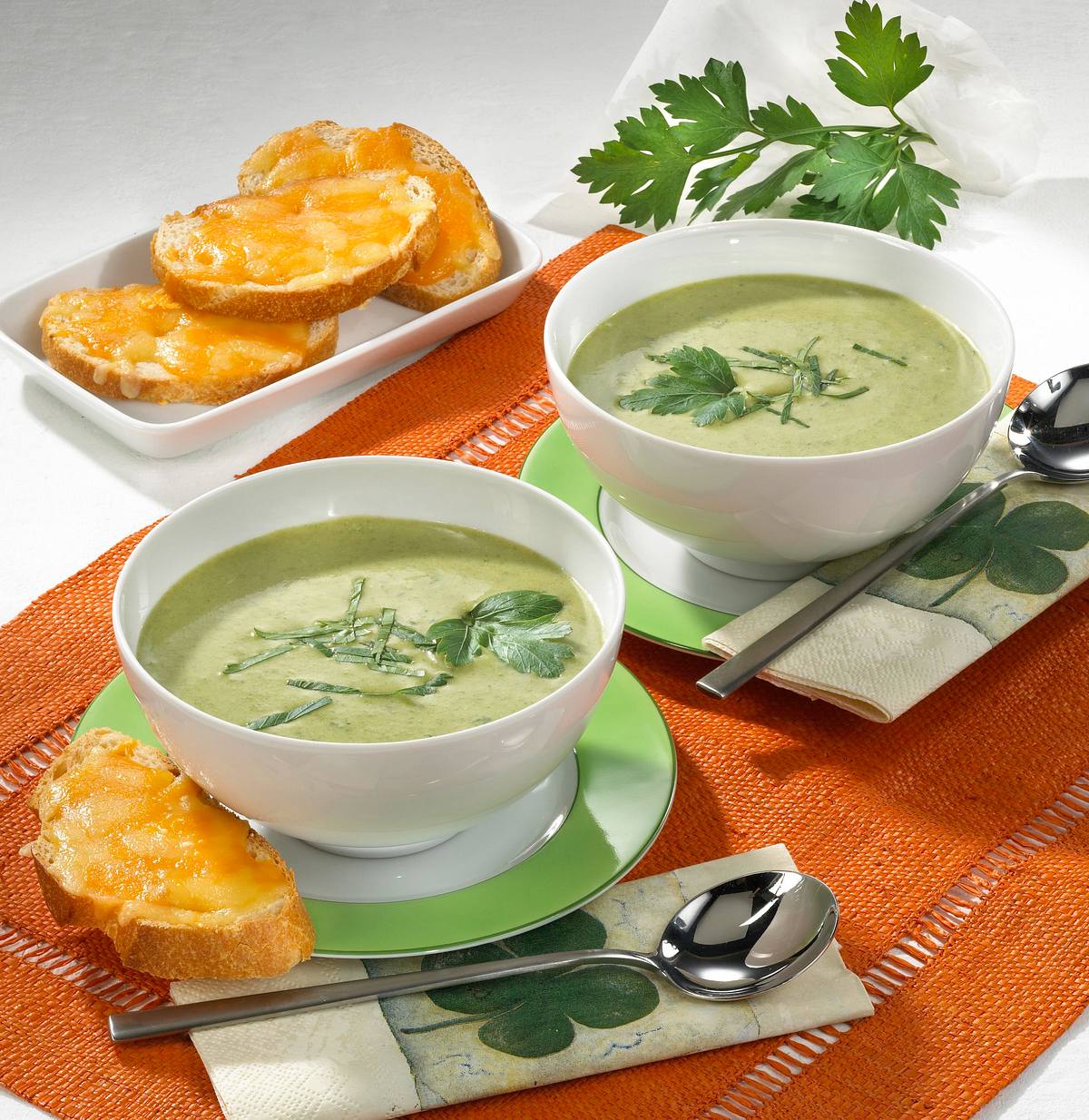 Petersilien-Creme-Suppe mit Käse-Baguette Rezept