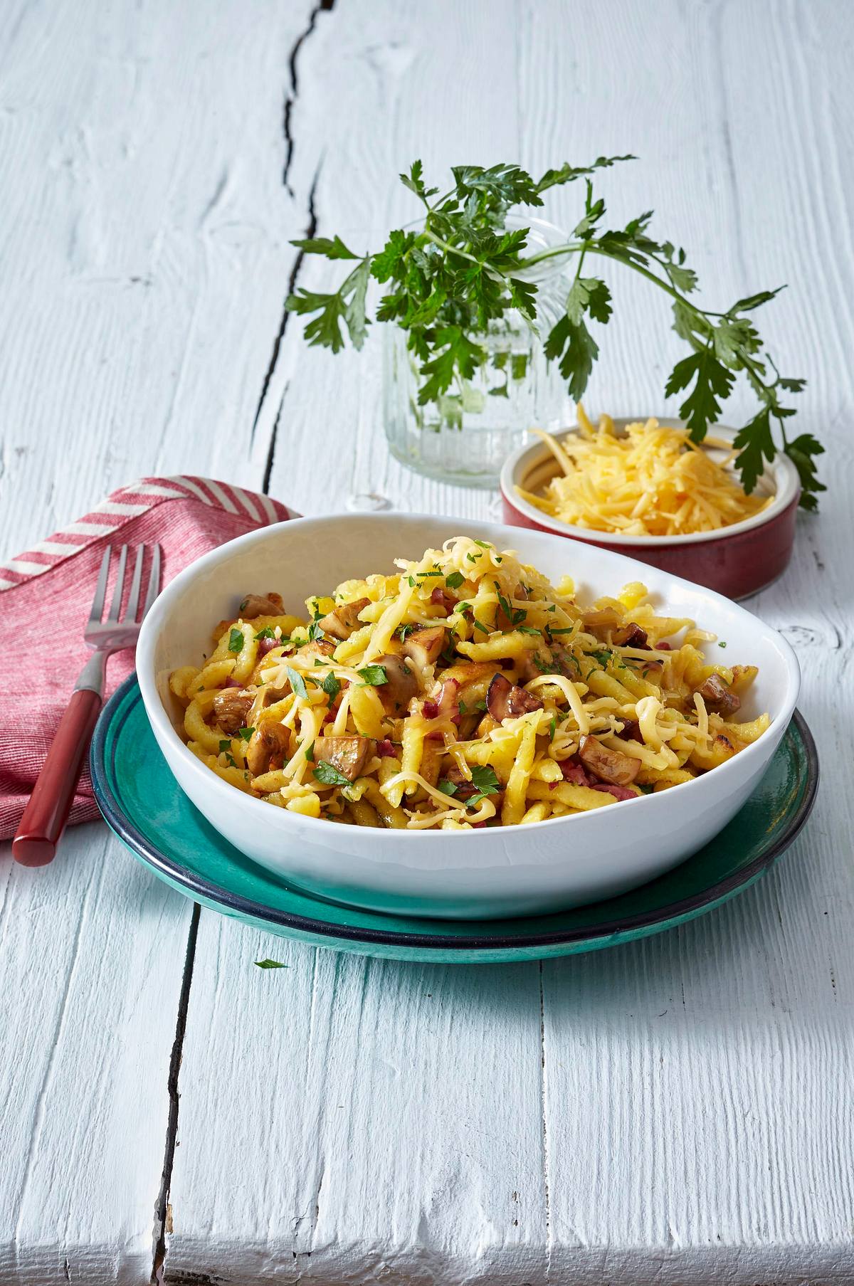 Petersilien-Spätzle mit Käse Rezept