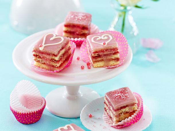 Petit Fours mit Kirschgelee Rezept Petit Fours mit Kirschgelee Rezept