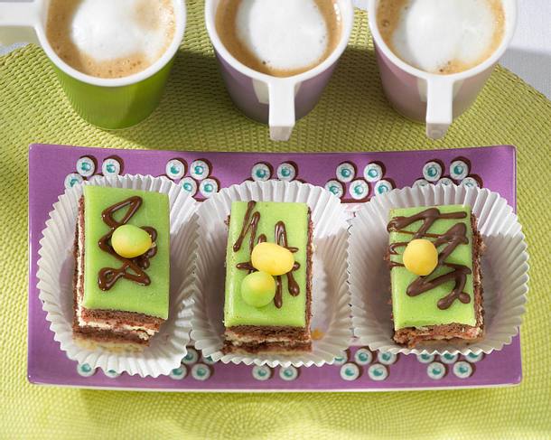 Petit-Fours mit Marzipan Rezept Petit-Fours mit Marzipan Rezept