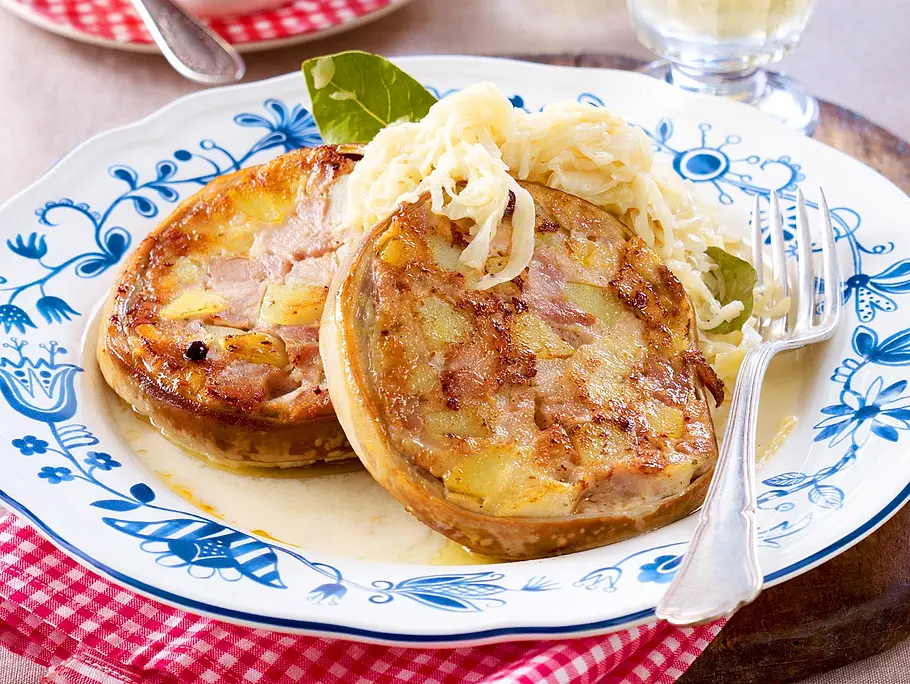 Pfälzer Saumagen mit Rahmsauerkraut und Bratkartoffeln (nach Alt-Bundeskanzler Helmut Kohl) Rezept Pfälzer Saumagen (nach Alt-Bundeskanzler Helmut Kohl) Rezept