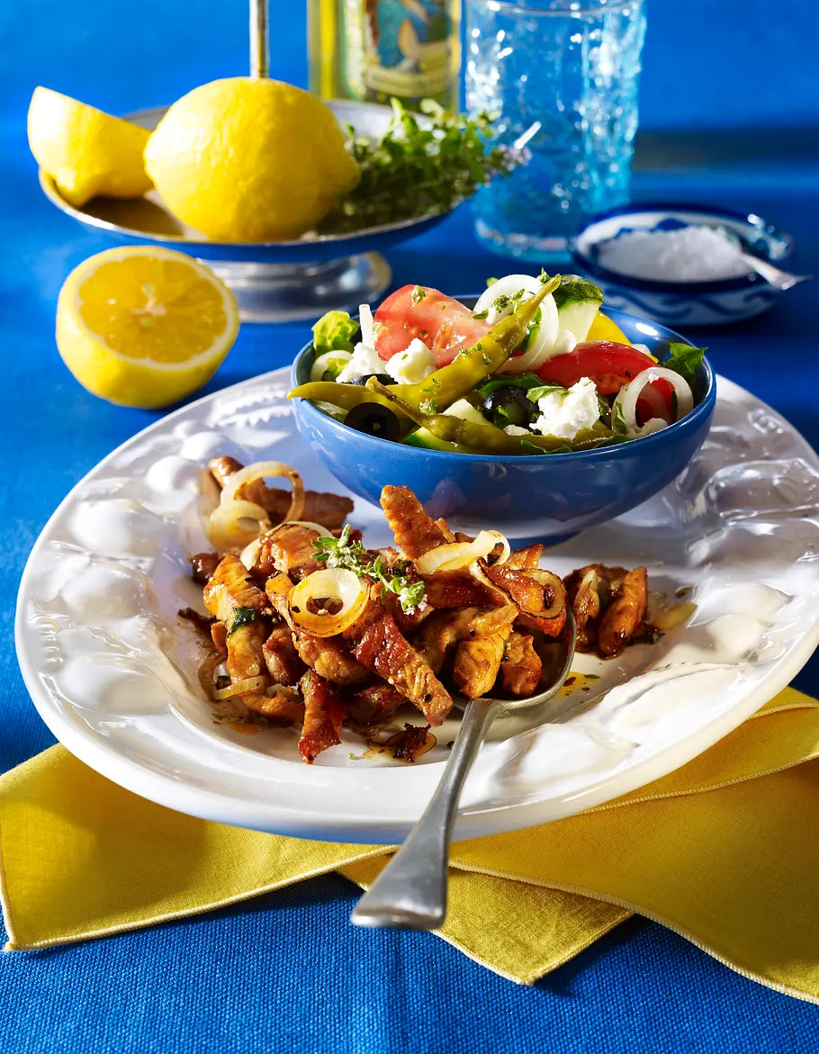 Pfannen-Gyros mit Bauernsalat Rezept Pfannen-Gyros mit Bauernsalat Rezept