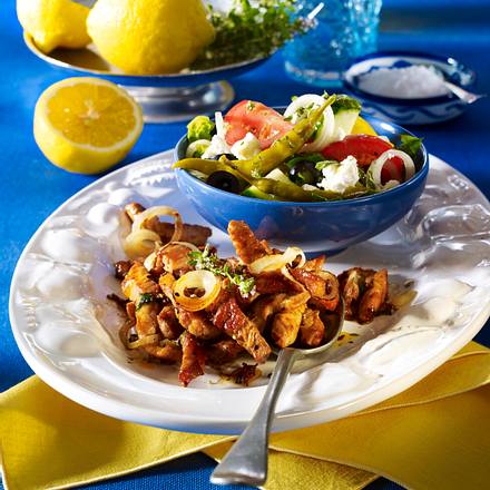 Pfannen-Gyros mit Bauernsalat Rezept Pfannen-Gyros mit Bauernsalat Rezept