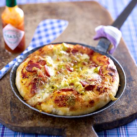Pfannenpizza mit Salami Rezept