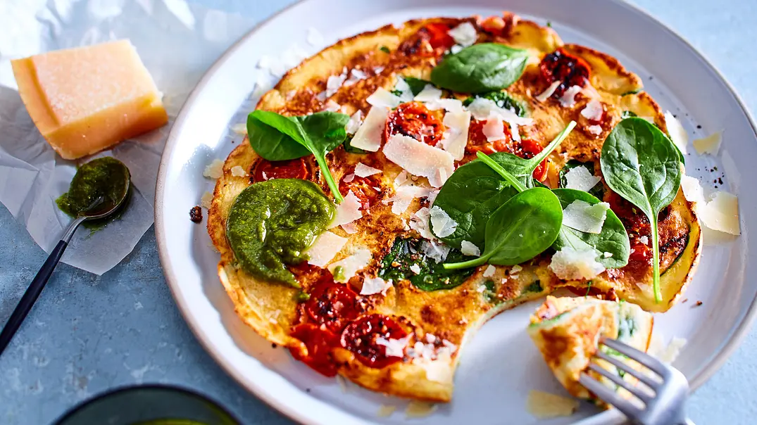 Pfannkuchen-Frittata mit Spinat und Tomaten Rezept - Foto: LECKER @ Bauer Media Group Pfannkuchen-Frittata mit Spinat und Tomaten Rezept - Foto: LECKER @ Bauer Media Group