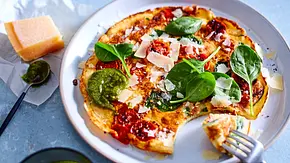 Pfannkuchen-Frittata mit Spinat und Tomaten Rezept - Foto: LECKER @ Bauer Media Group Pfannkuchen-Frittata mit Spinat und Tomaten Rezept - Foto: LECKER @ Bauer Media Group