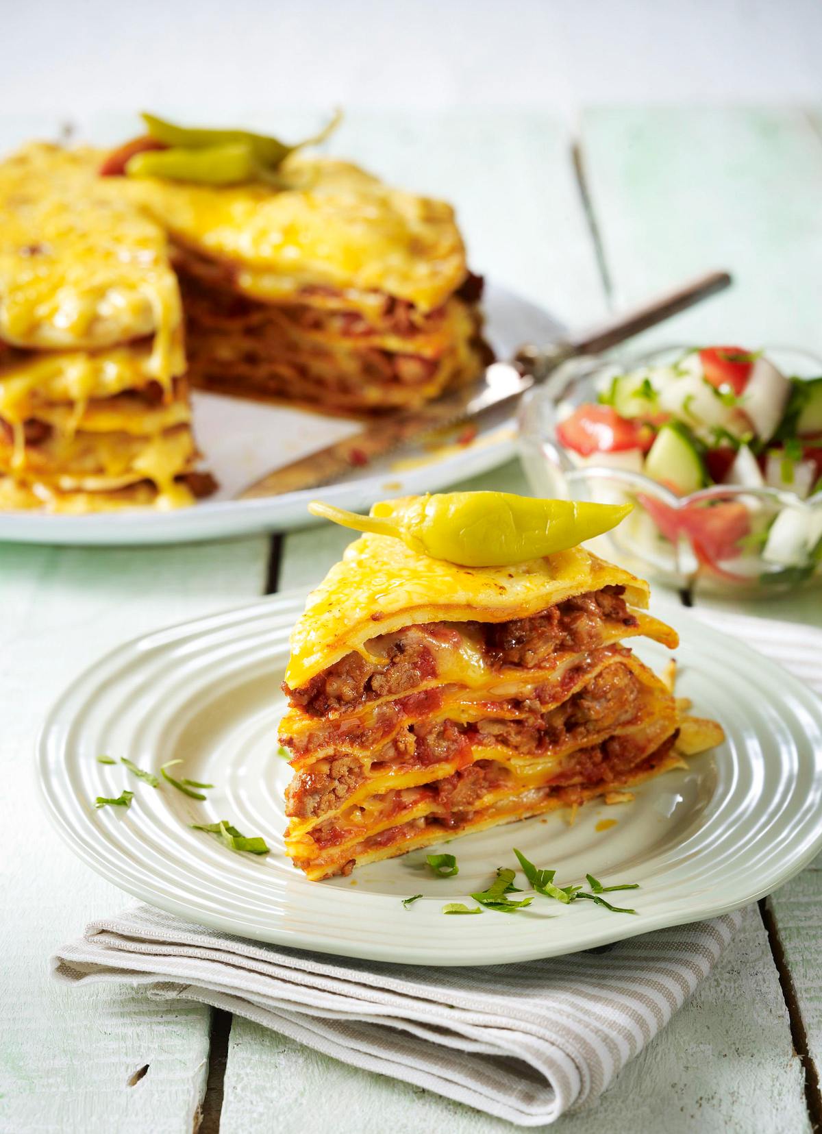 Pfannkuchen-Hacktorte zu Bauernsalat Rezept