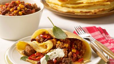 Pfannkuchen mit Chili con Carne-Füllung Rezept - Foto: House of Food / Bauer Food Experts KG