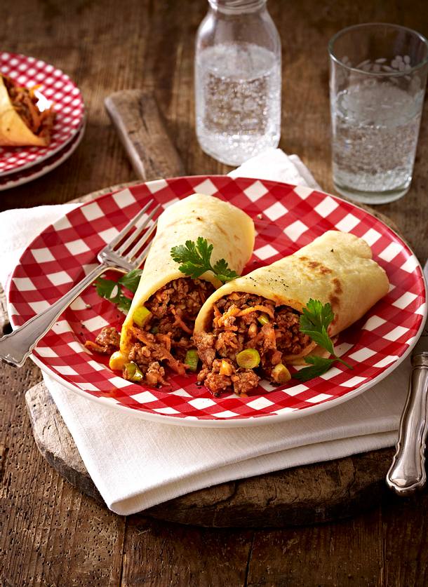 Pfannkuchen mit Hack-Gemüse-Füllung Rezept | LECKER