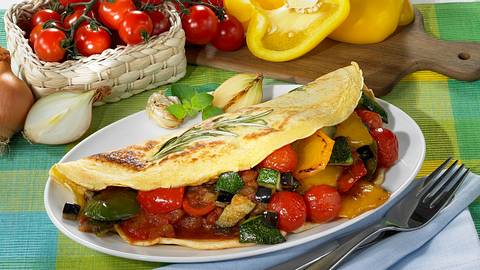 Pfannkuchen mit Ratatouille-Füllung Rezept - Foto: Pretscher, Tillmann