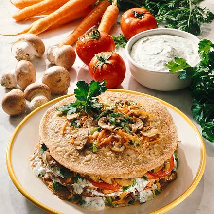 Pfannkuchen mit saftiger Gemüsefüllung Rezept Pfannkuchen mit saftiger Gemüsefüllung Rezept