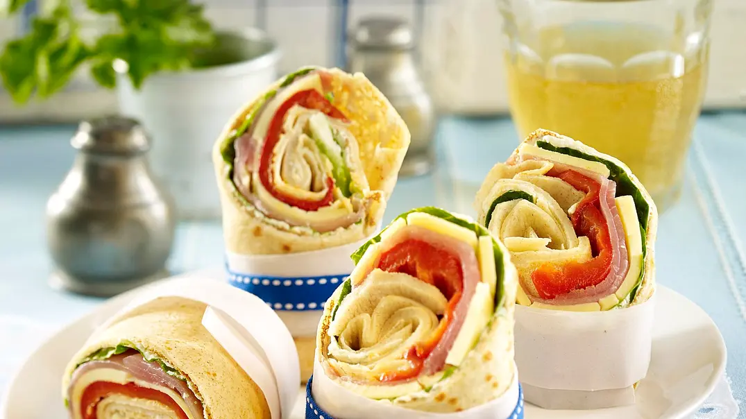 Pfannkuchen-Wraps mit Lachschinken und Paprika Rezept - Foto: LECKER @ Bauer Media Group Pfannkuchen-Wraps mit Lachschinken und Paprika Rezept - Foto: LECKER @ Bauer Media Group