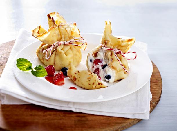 Pfannkuchenpäckchen mit Beeren-Quark Rezept