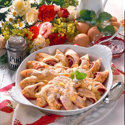 Pfannkuchenröllchen mit Eierguss Rezept Pfannkuchenröllchen mit Eierguss Rezept