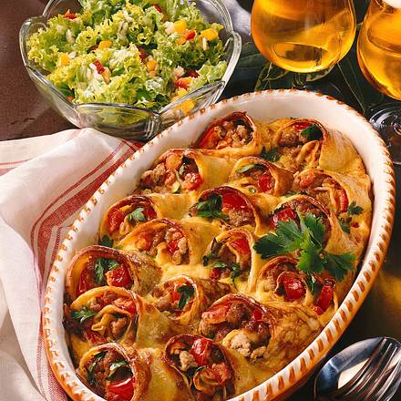 Pfannkuchenröllchen mit Mett Rezept Pfannkuchenröllchen mit Mett Rezept