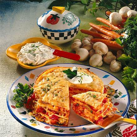 Pfannkuchenturm mit Gemüse-Tomaten-Soße Rezept