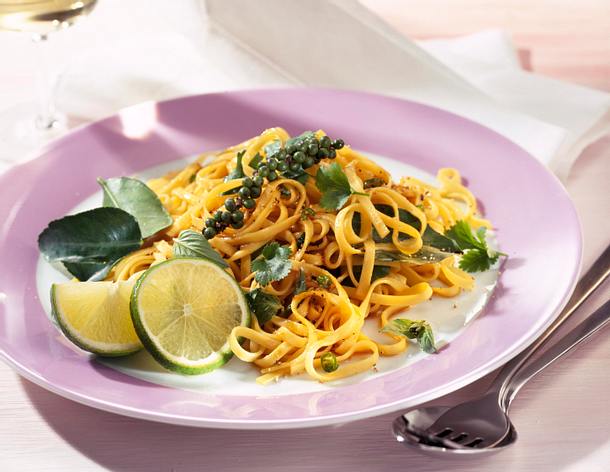 Pfeffer-Fettuccine mit asiatischen Kräutern Rezept Pfeffer-Fettuccine mit asiatischen Kräutern Rezept