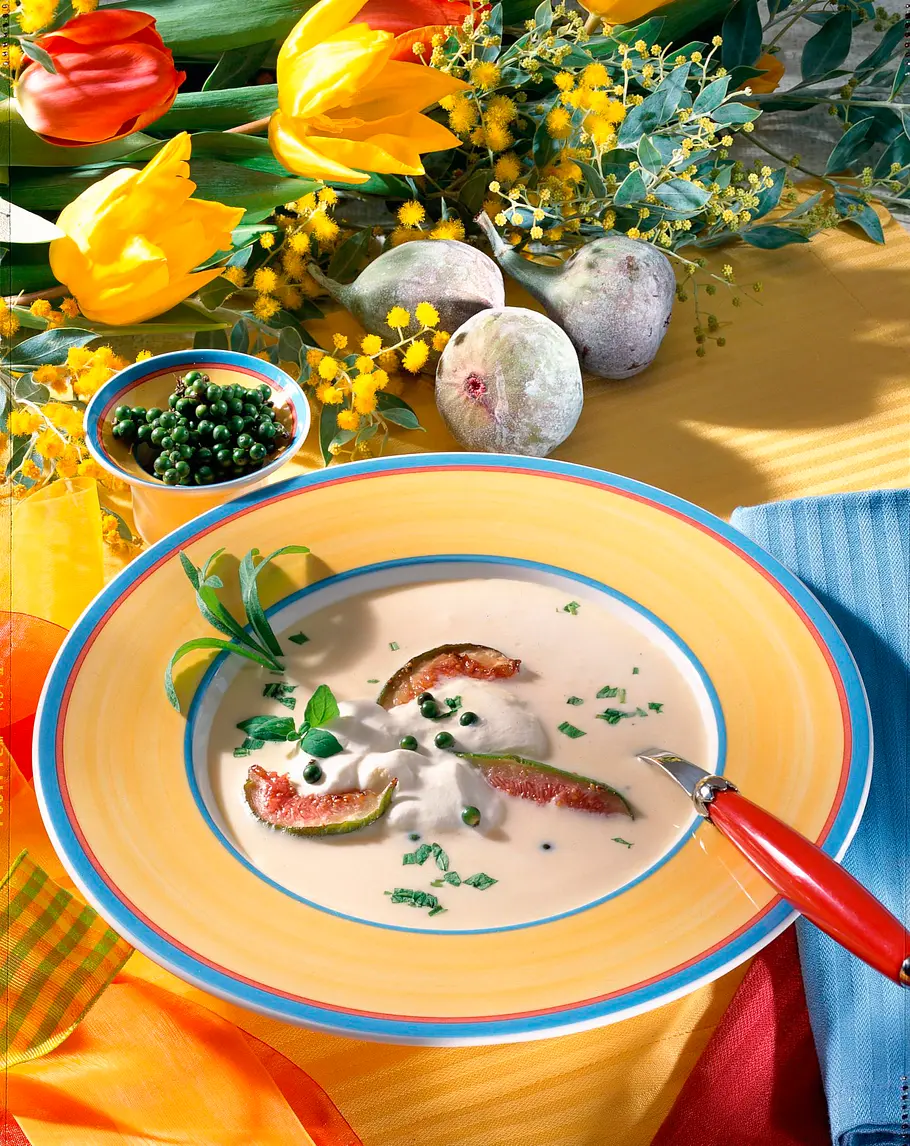 Pfeffer-Rahmsuppe mit Feigen Rezept Pfeffer-Rahmsuppe mit Feigen Rezept