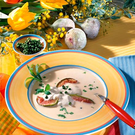 Pfeffer-Rahmsuppe mit Feigen Rezept Pfeffer-Rahmsuppe mit Feigen Rezept