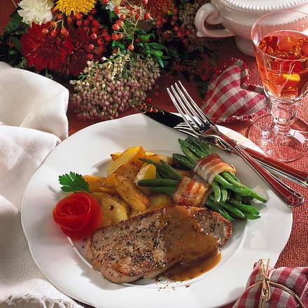 Pfeffer-Schnitzel mit grünen Bohnen und Röstkartoffeln Rezept Pfeffer-Schnitzel mit grünen Bohnen und Röstkartoffeln Rezept