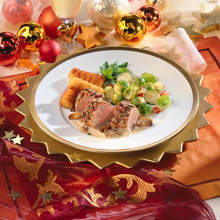Pfefferfilet mit Rosenkohl & Kroketten Rezept Pfefferfilet mit Rosenkohl & Kroketten Rezept