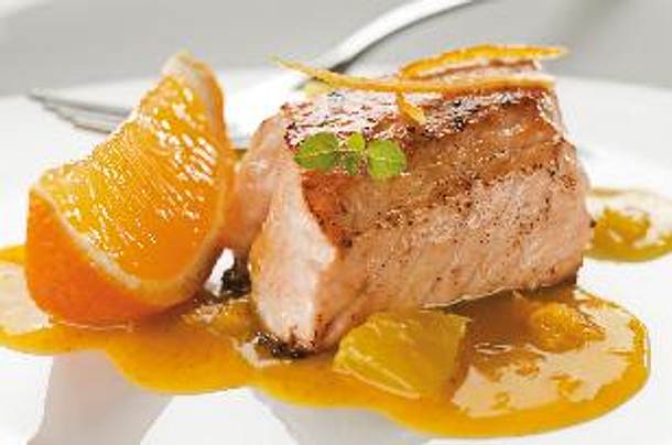Pfefferlachs mit Orangen-Meerrettich-Dip Rezept Pfefferlachs mit Orangen-Meerrettich-Dip Rezept