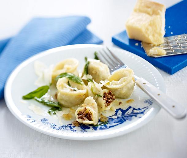 Pfifferlings-Pelmenis mit Knoblauchbutter Rezept