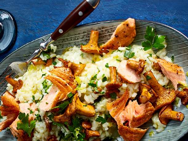 Pfifferlingsrisotto mit Lachsfilet Rezept Pfifferlingsrisotto mit Lachsfilet Rezept