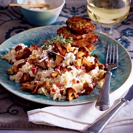 Pfifferlingsrisotto zu Parmesan-Thymian-Schnitzelchen Rezept Pfifferlingsrisotto zu Parmesan-Thymian-Schnitzelchen Rezept