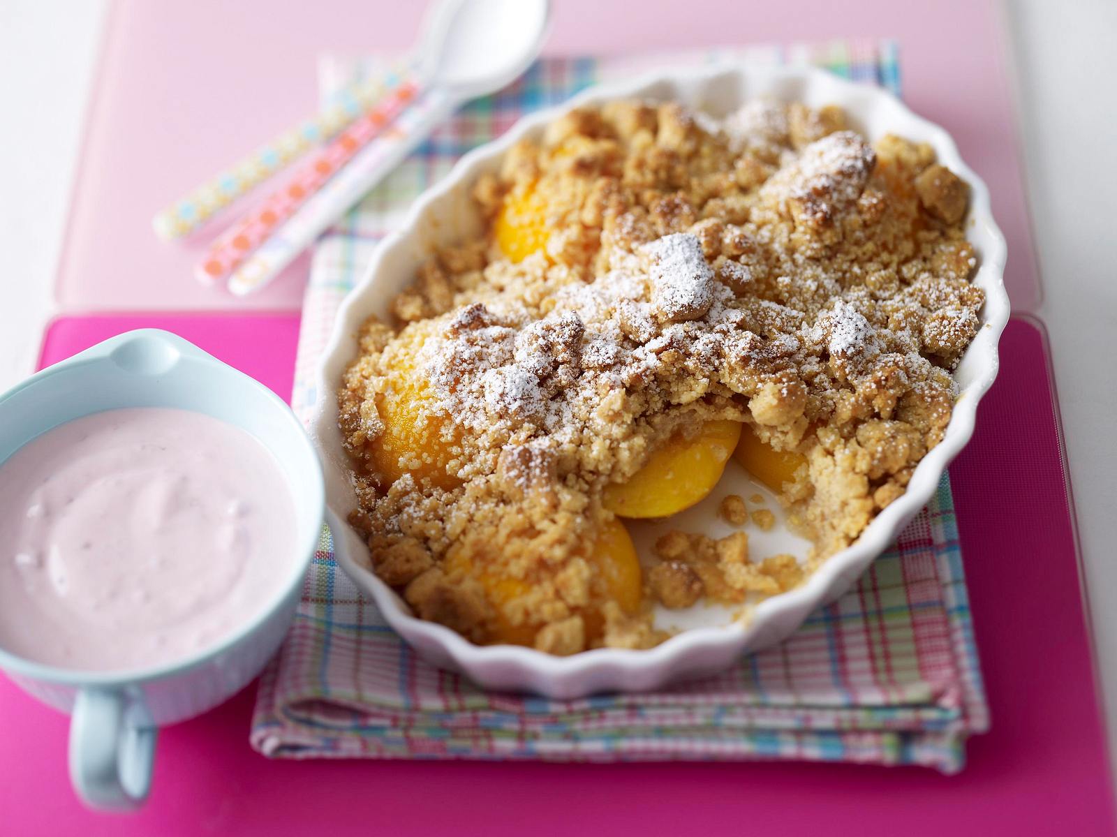 Pfirsich-Crumble mit Zimtstreuseln Rezept | LECKER