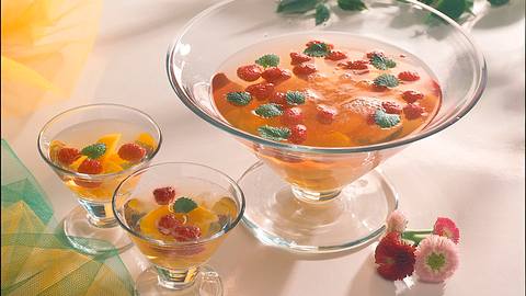 Pfirsich-Himbeer-Bowle Rezept - Foto: House of Food / Bauer Food Experts KG