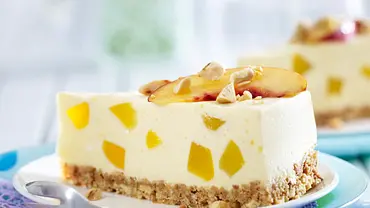 Pfirsich-Joghurttorte Rezept - Foto: LECKER @ Bauer Media Group Pfirsich-Joghurttorte Rezept - Foto: LECKER @ Bauer Media Group