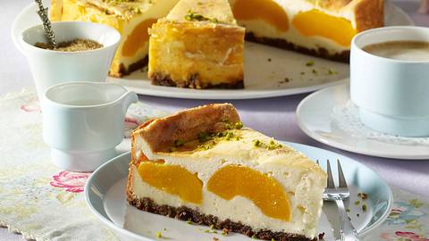 Pfirsich-Käsekuchen mit Knusperboden Rezept - Foto: House of Food / Bauer Food Experts KG