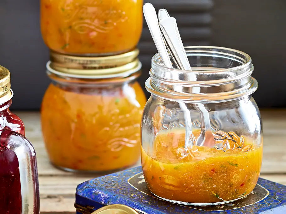 Pfirsich-Mango-Marmelade mit Minze Rezept Pfirsich-Mango-Marmelade mit Minze Rezept