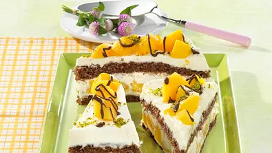 Pfirsich-Mascarpone-Schnitten Rezept - Foto: LECKER @ Bauer Media Group