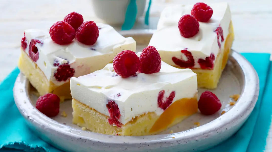 Pfirsich-Melba-Kuchen Rezept - Foto: LECKER @ Bauer Media Group Pfirsich-Melba-Kuchen Rezept - Foto: LECKER @ Bauer Media Group