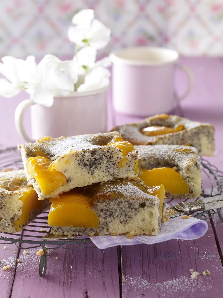Pfirsich-Mohn-Kuchen vom Blech Rezept Pfirsich-Mohn-Kuchen vom Blech Rezept