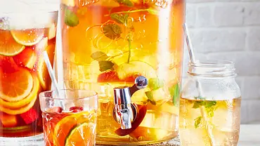 Pfirsich-Sangria Rezept - Foto: LECKER @ Bauer Media Group