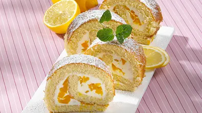 Pfirsich-Zitronen-Biskuitrolle (Diabetiker) Rezept - Foto: LECKER @ Bauer Media Group