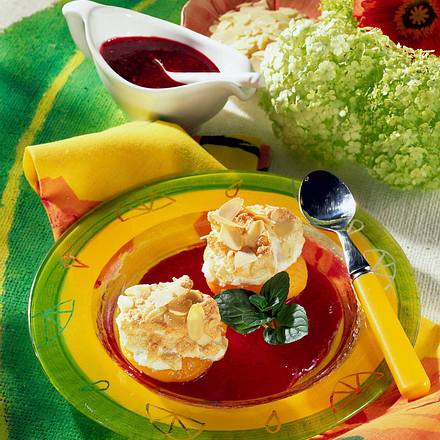 Pfirsiche mit Mandel-Baiser Rezept Pfirsiche mit Mandel-Baiser Rezept